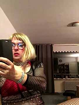 simone xdressing online show from 09-21-25, 12:01