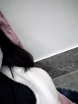   Anna    online show from 12-18-25, 04:35