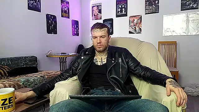 Huntall77 online show from 01-18-26, 08:40