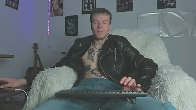 Huntall77 online show from 04-13-26, 01:22