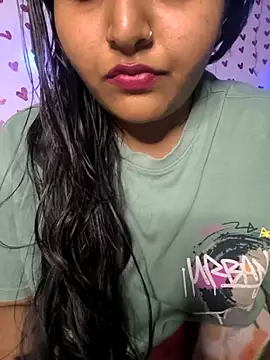 Snapshot of drakezone chatting on 11-12-25, 11:32 drakezone online show from 11-12-25, 11:32