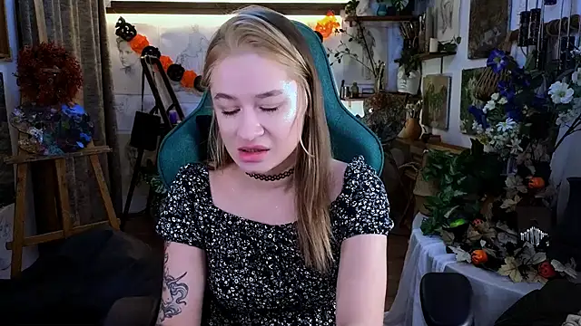 LeilaUvrays online show from 11-15-25, 08:27