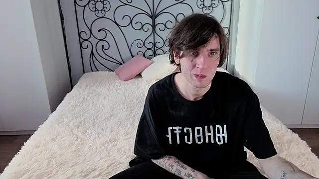 Danny loves Mary online show from 11-24-25, 04:34