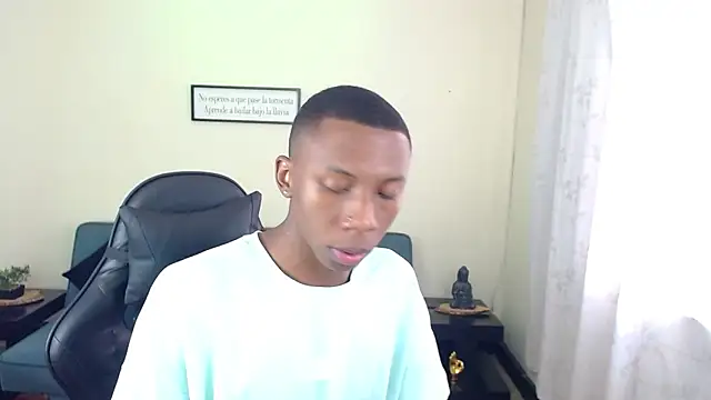 Snapshot of Miilo18 chatting on 12-13-25, 09:09 Miilo18 online show from 12-13-25, 09:09