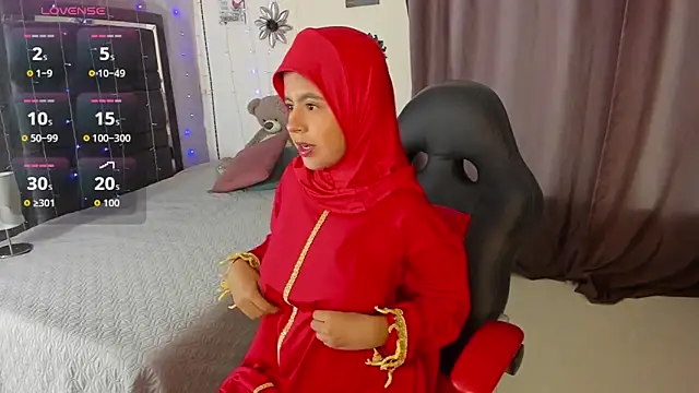 Snapshot of NaylaAbadi chatting on 11-17-25, 12:33 NaylaAbadi online show from 11-17-25, 12:33