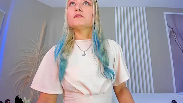 Snapshot of AlexaColdd chatting on 12-20-25, 01:07 AlexaColdd online show from 12-20-25, 01:07