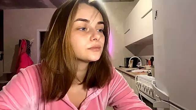 GeralynChiszar online show from 12-03-25, 01:13