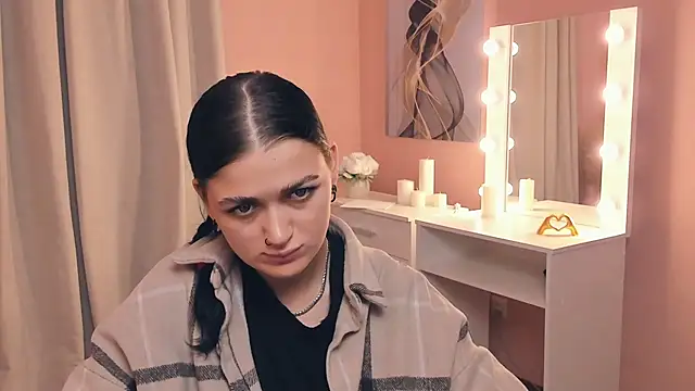 Snapshot of ShanelLevoy chatting on 11-14-25, 08:13 ShanelLevoy online show from 11-14-25, 08:13