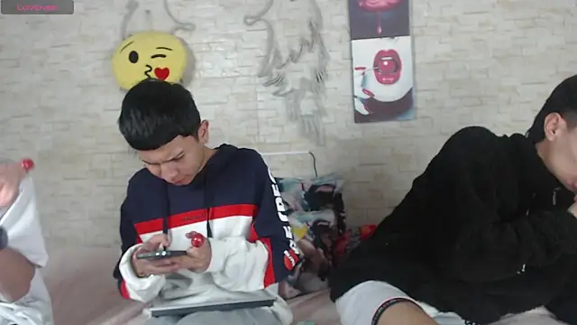 axel milo kairo and noa online show from 11-25-25, 12:32