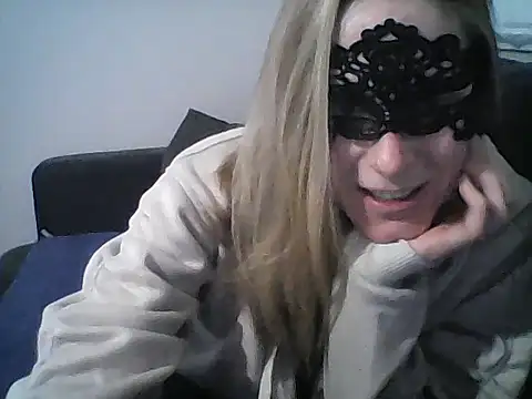 Snapshot of MelleEloa chatting on 11-26-25, 10:11 MelleEloa online show from 11-26-25, 10:11