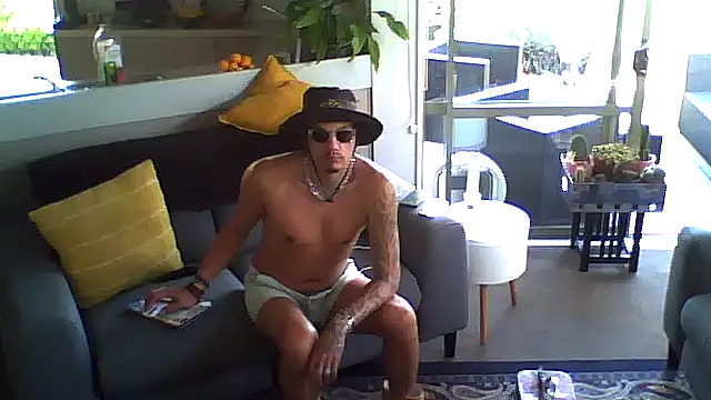 Snapshot of cloudyyyykiwi chatting on 11-13-25, 08:41 cloudyyyykiwi online show from 11-13-25, 08:41