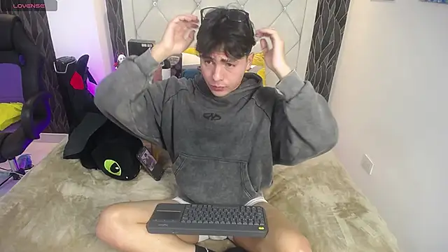 Samu FoXXX online show from 12-04-25, 08:39