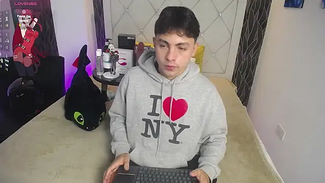 Samu FoXXX online show from 12-13-25, 08:25