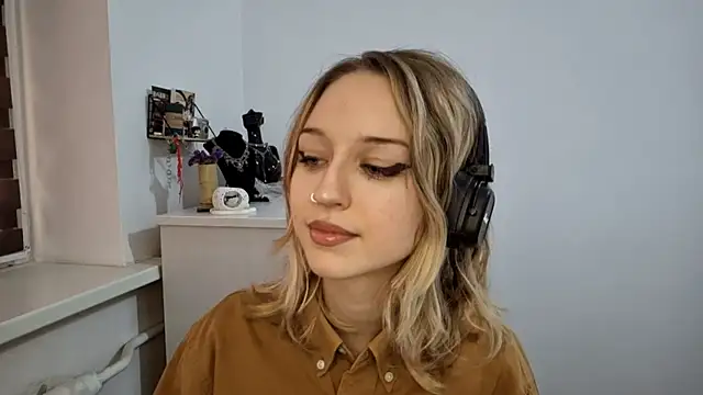 Snapshot of SilvanaKelson chatting on 11-11-25, 10:26 SilvanaKelson online show from 11-11-25, 10:26