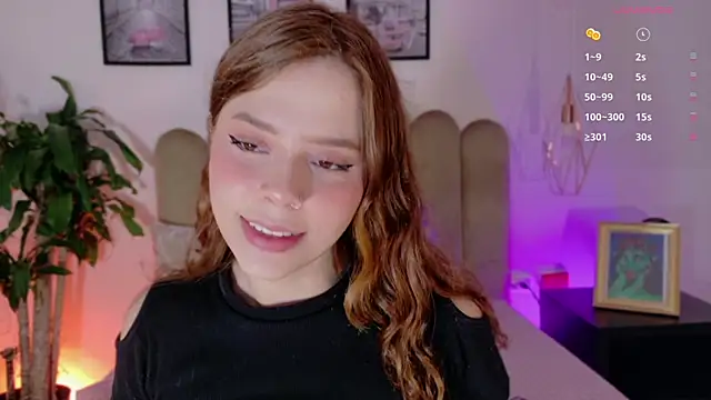 Snapshot of sienna_bloo chatting on 12-16-25, 01:49 sienna bloo online show from 12-16-25, 01:49