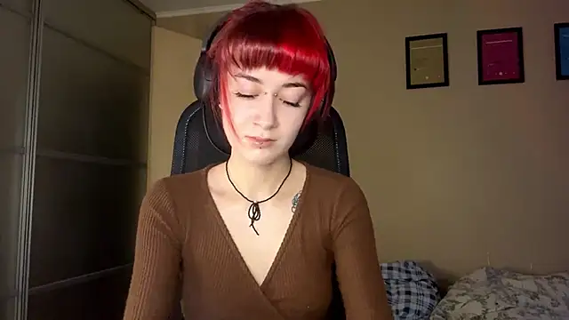 EmilySkyline online show from 12-18-25, 05:02