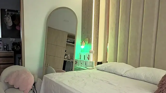 Snapshot of Iamnyxy chatting on 12-02-25, 11:04 Iamnyxy online show from 12-02-25, 11:04