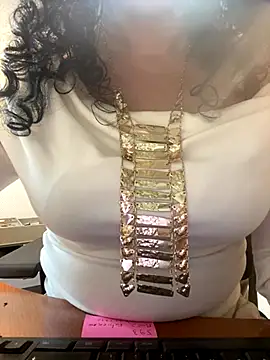 Snapshot of Deessenympho chatting on 12-15-25, 01:59 Deessenympho online show from 12-15-25, 01:59