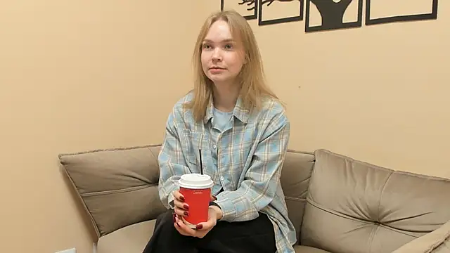 CortneyVacio online show from 11-12-25, 07:42