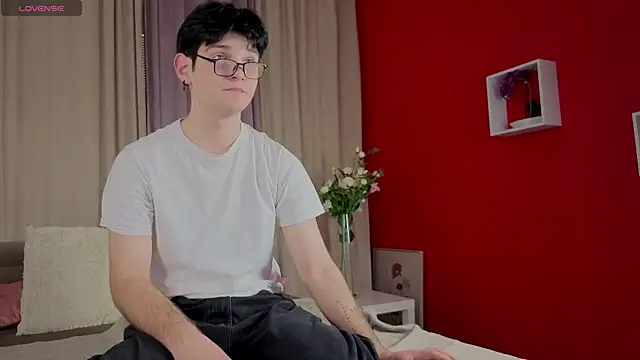 Snapshot of LiamRivers chatting on 11-17-25, 02:23 LiamRivers online show from 11-17-25, 02:23