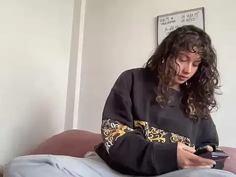 Snapshot of Dreana chatting on 12-15-25, 07:18 Dreana online show from 12-15-25, 07:18