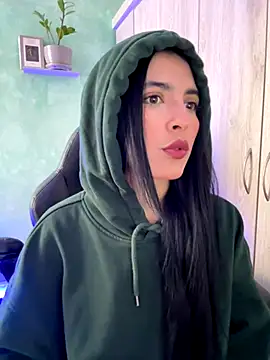 Cristal Cerati  online show from 11-16-25, 02:33