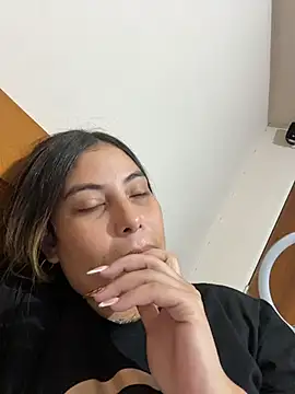 Snapshot of Anna_Bitch_Disgusting chatting on 11-26-25, 07:31 Anna Bitch Disgusting online show from 11-26-25, 07:31