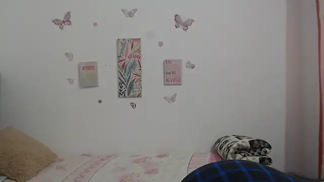 AishaOwens online show from 12-04-25, 08:17