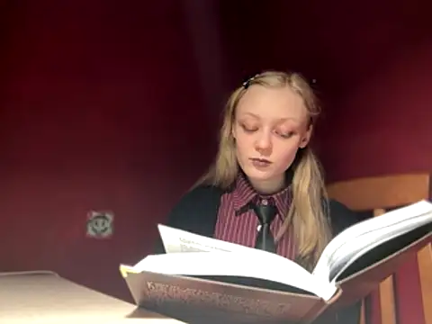 Snapshot of moonlight_fiend chatting on 12-19-25, 09:22 moonlight fiend online show from 12-19-25, 09:22