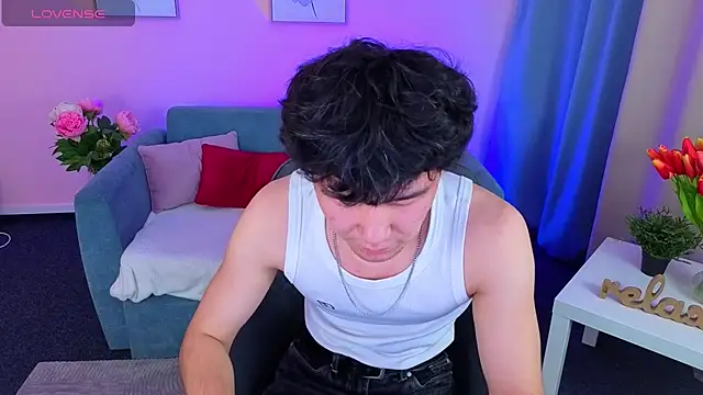 Snapshot of DenisHunter chatting on 11-16-25, 02:33 DenisHunter online show from 11-16-25, 02:33