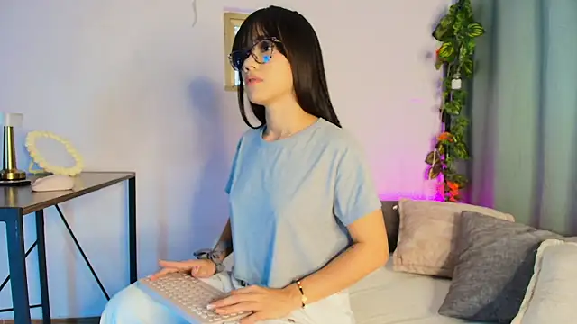 lizzy kane online show from 11-29-25, 08:12