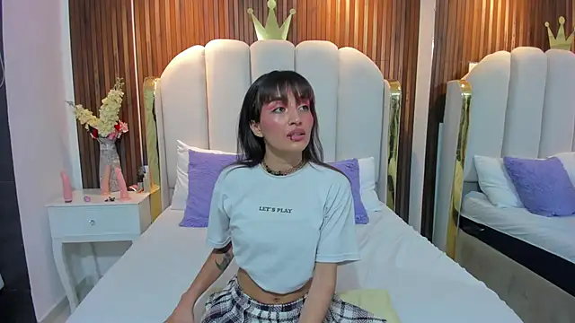 Snapshot of pixxxy_skinny chatting on 11-16-25, 05:24 pixxxy skinny online show from 11-16-25, 05:24