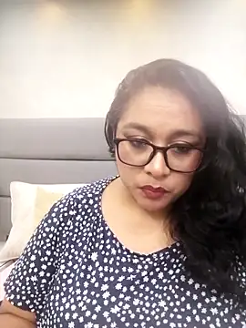 ViickyLee online show from 11-16-25, 02:50