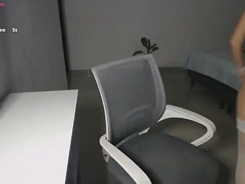 Snapshot of softkitty__ chatting on 12-05-25, 07:32 softkitty online show from 12-05-25, 07:32