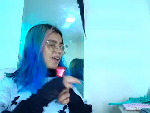 Snapshot of tsuky_nekoo chatting on 11-18-25, 01:11 tsuky nekoo online show from 11-18-25, 01:11