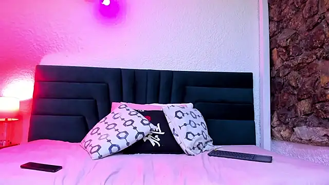 VictoriaRouge  online show from 03-10-26, 04:06