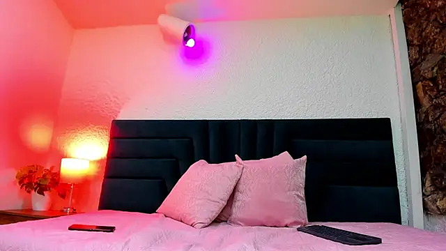 VictoriaRouge  online show from 03-26-26, 04:07