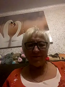 Snapshot of EvaaaSky chatting on 11-14-25, 03:33 EvaaaSky online show from 11-14-25, 03:33