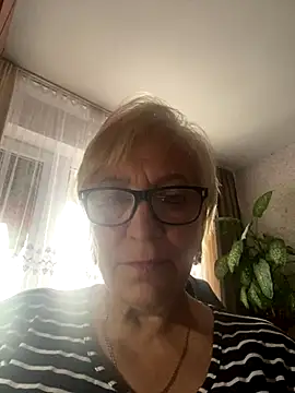 Snapshot of EvaaaSky chatting on 11-15-25, 12:45 EvaaaSky online show from 11-15-25, 12:45