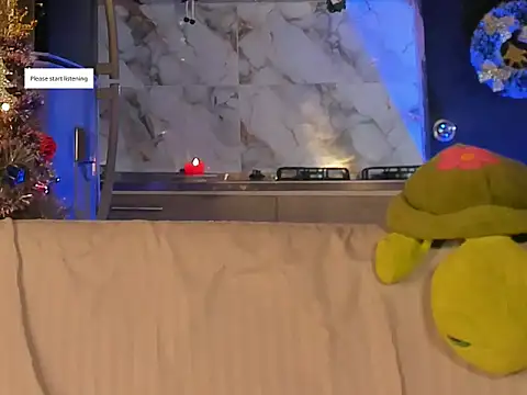 Snapshot of aprille15 chatting on 12-20-25, 08:16 aprille15 online show from 12-20-25, 08:16