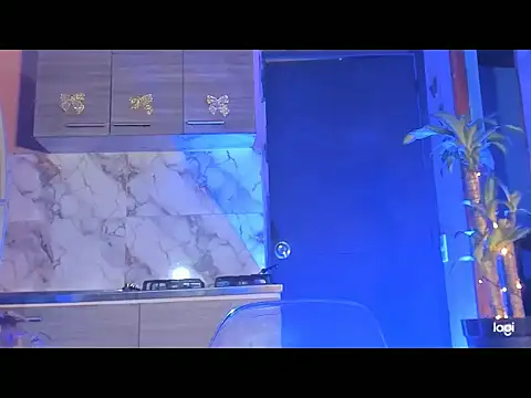 Snapshot of aprille15 chatting on 01-19-26, 01:20 aprille15 online show from 01-19-26, 01:20