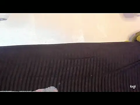 Snapshot of aprille15 chatting on 02-22-26, 03:32 aprille15 online show from 02-22-26, 03:32