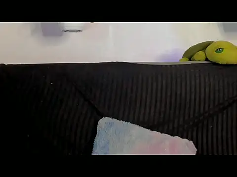 Snapshot of aprille15 chatting on 02-25-26, 08:07 aprille15 online show from 02-25-26, 08:07