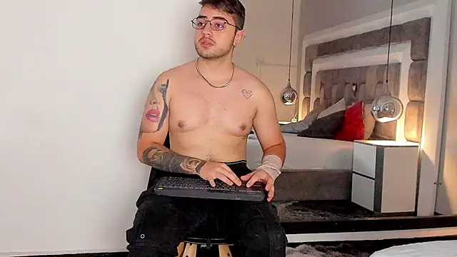 Ethan Greys online show from 11-30-25, 03:43