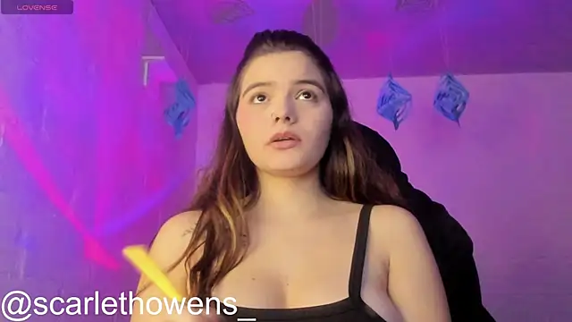 Snapshot of scarlethowens1 chatting on 12-16-25, 06:29 scarlethowens1 online show from 12-16-25, 06:29
