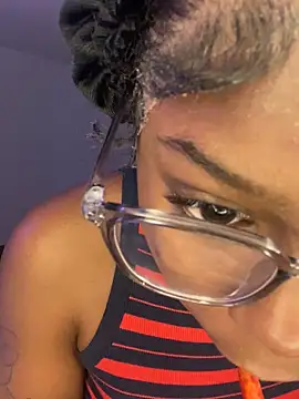 Snapshot of Mistresslucyxxx chatting on 11-15-25, 10:37 Mistresslucyxxx online show from 11-15-25, 10:37