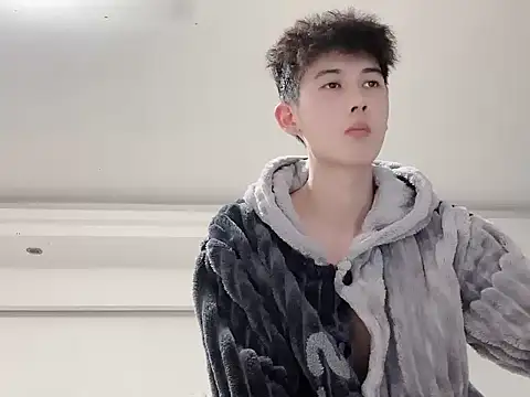 Snapshot of xiaojie-2563 chatting on 11-15-25, 10:45 xiaojie-2563 online show from 11-15-25, 10:45