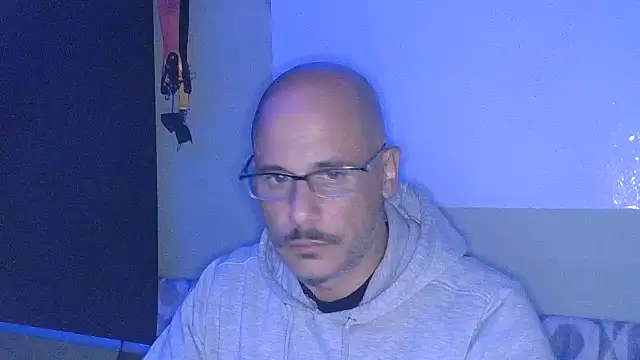 Snapshot of Marck_80 chatting on 11-15-25, 01:25 Marck 80 online show from 11-15-25, 01:25