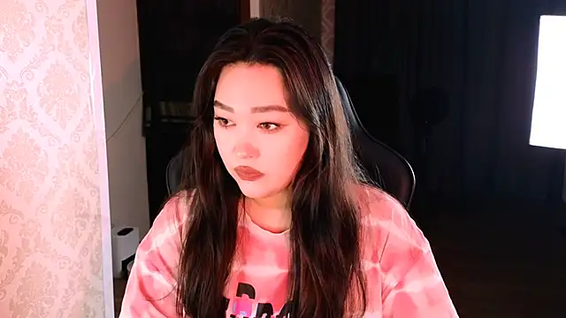 Emma Uilson online show from 11-23-25, 12:38