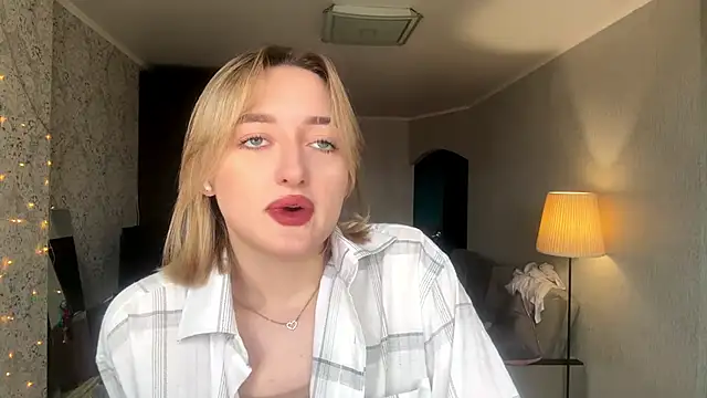 Snapshot of Emily_lyy chatting on 11-20-25, 09:20 Emily lyy online show from 11-20-25, 09:20